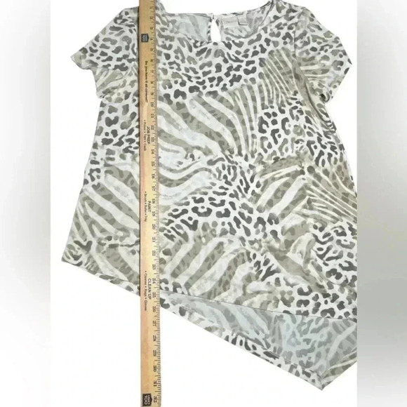 Chico’s Women’s Leopard Print Asymmetrical Top White Size 1 - Picture 4 of 9